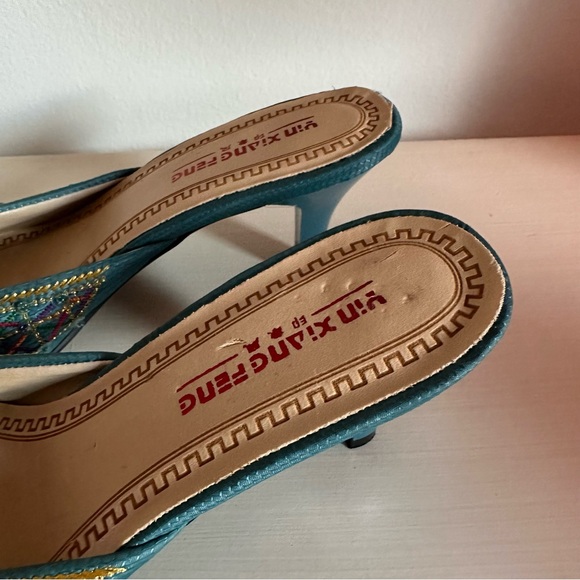 Yin xiang fen blue embroidered shoes - Picture 3 of 6